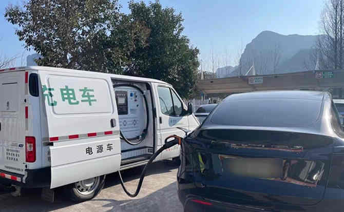 江孜汽车搭电